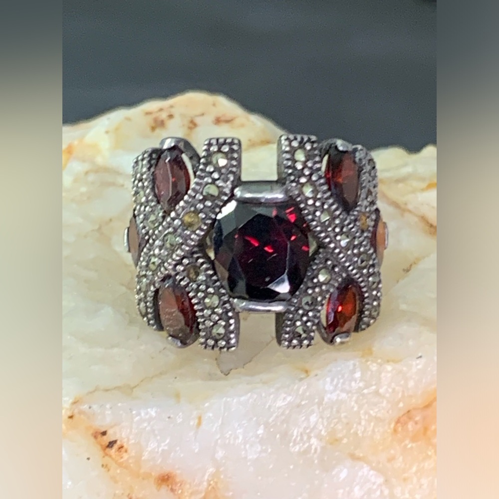 Large Vintage Sterling Silver 925 Garnet and Marcasite Cocktail Ring.